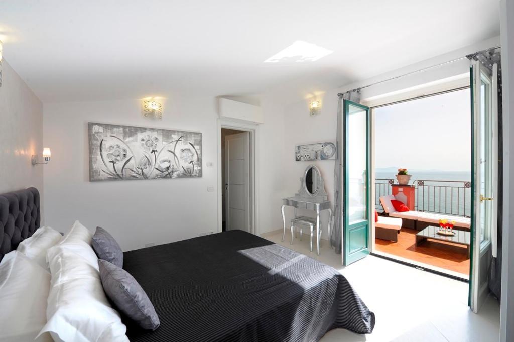 Palazzo Rocco Villa Sunshining In Love 普莱亚诺 外观 照片