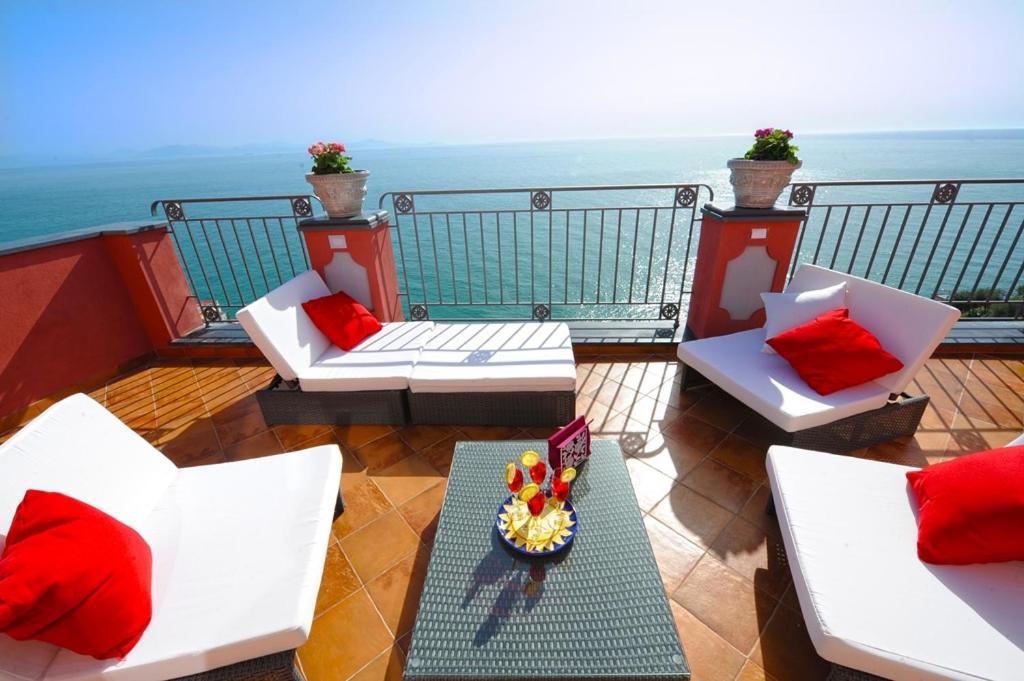 Palazzo Rocco Villa Sunshining In Love 普莱亚诺 外观 照片